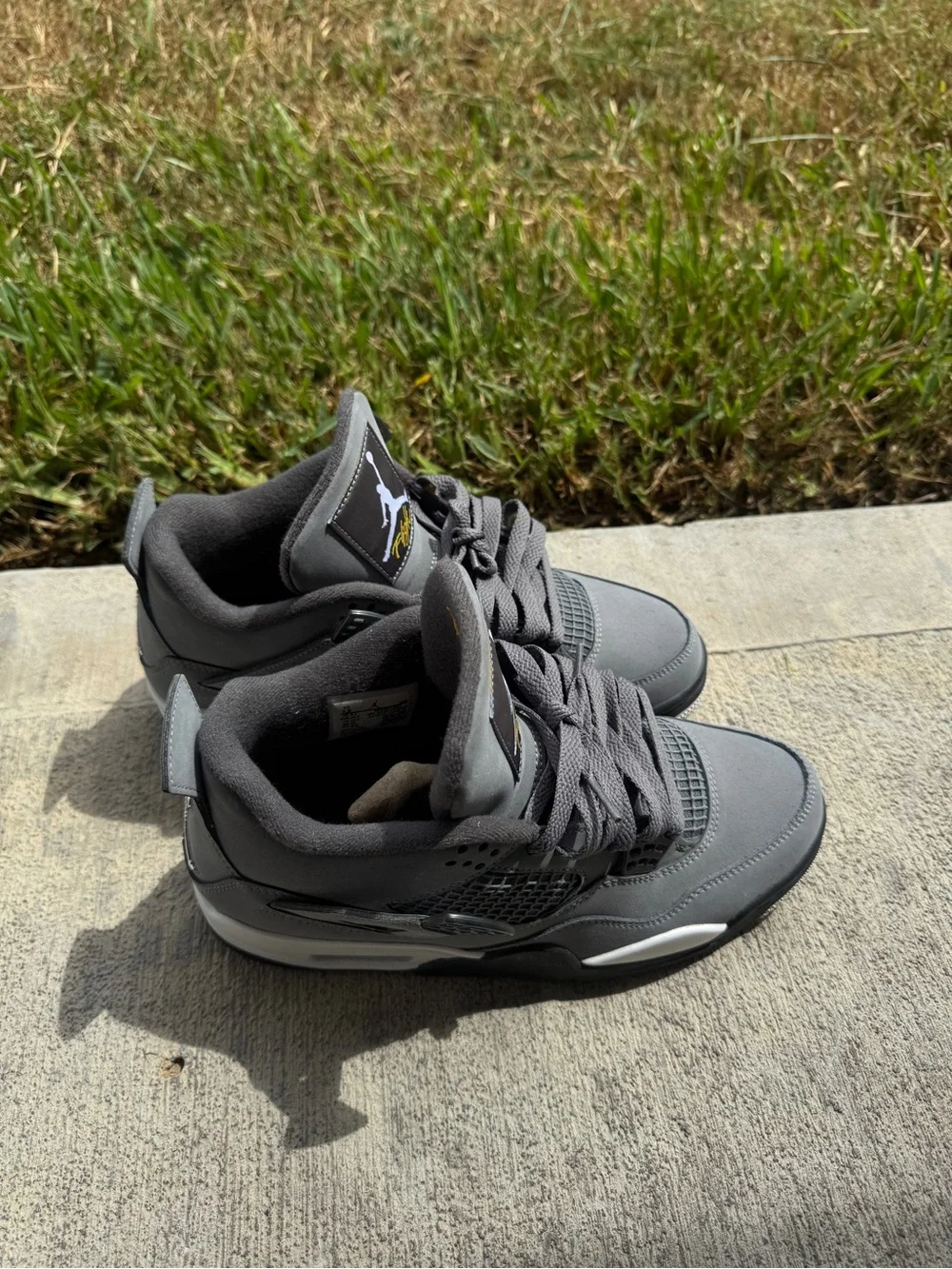 NEW!!! Cool Grey 4s. Size 7.5M 9W. 10/10 Condition.